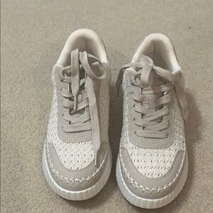 dv by Dolce Vita platform sneakers size 7